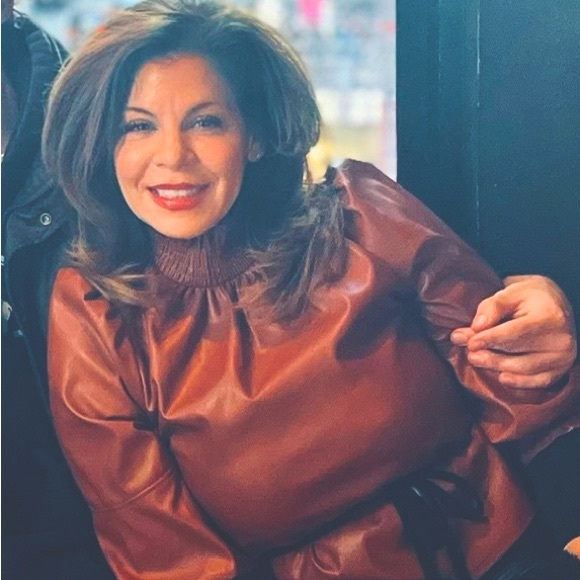 Meet your Posher, Lora - Picture 1 of 1